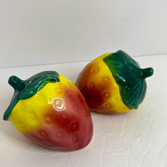 Vintage Salt and Pepper Shakers Strawberries - Picture 1 of 7